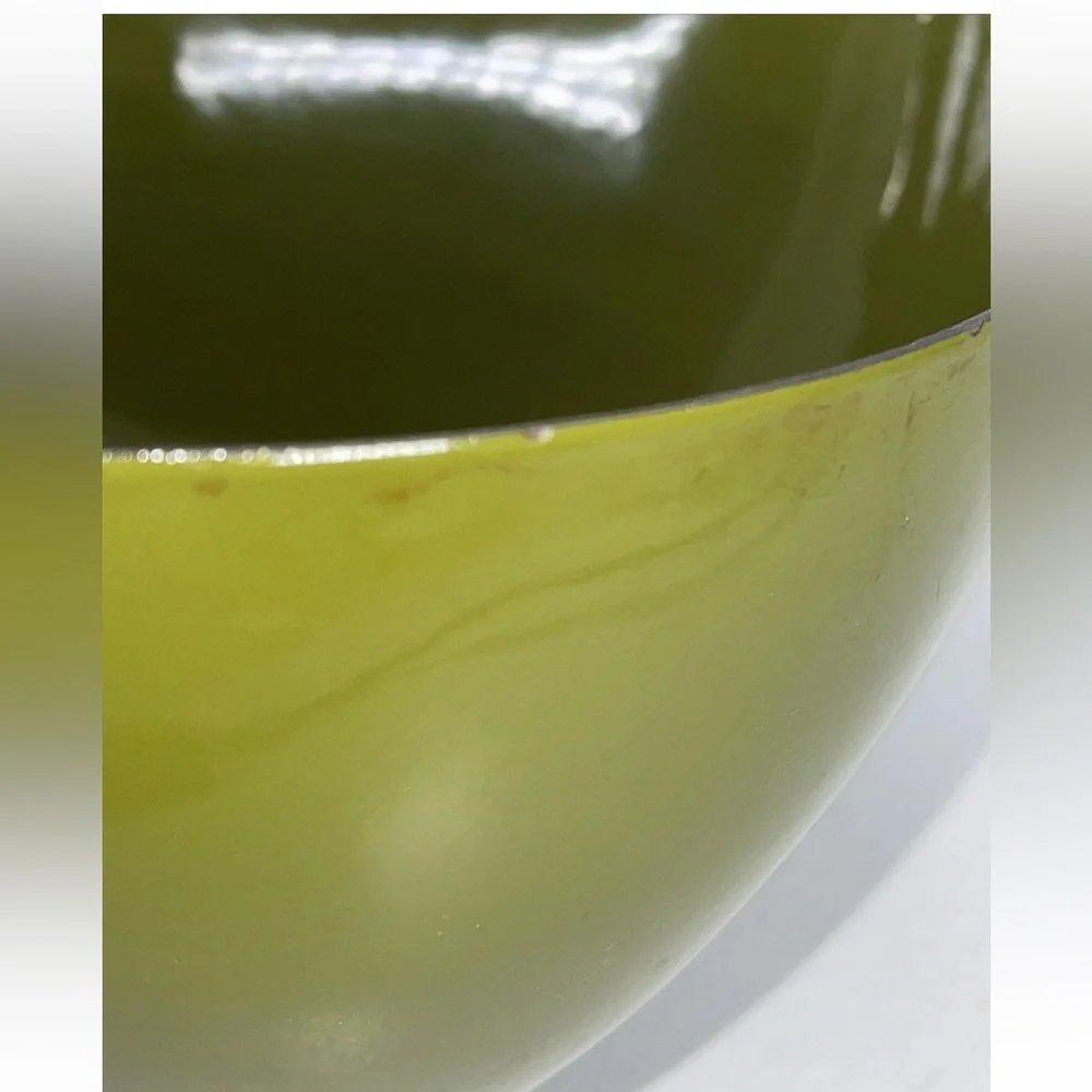 CATHRINEHOLM 1960s avocado green enamel salad bowl mid century kitchen 9.75”wide